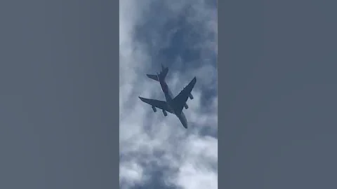 VERY LOW Qantas Airbus A380 Descending To London Heathrow Airport #shorts