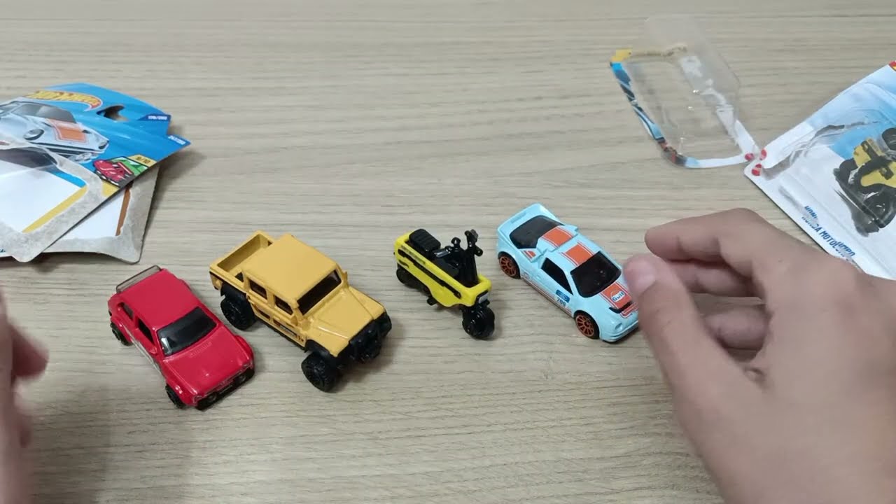 4 adet Hot Wheels incelemesi