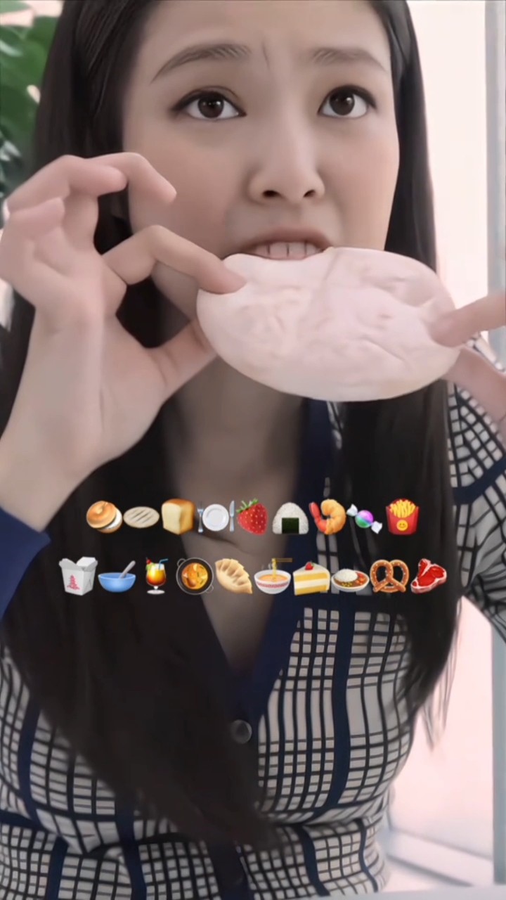 JENNIE cute Mukbang ?? #jennie #jisoo #rosé #lisa #blackpink #shorts