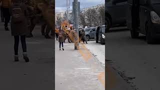 Вони викрадають людей на вулицях...