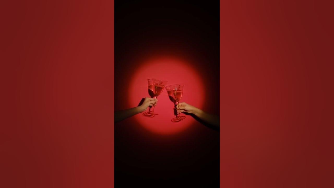 How to clink glasses