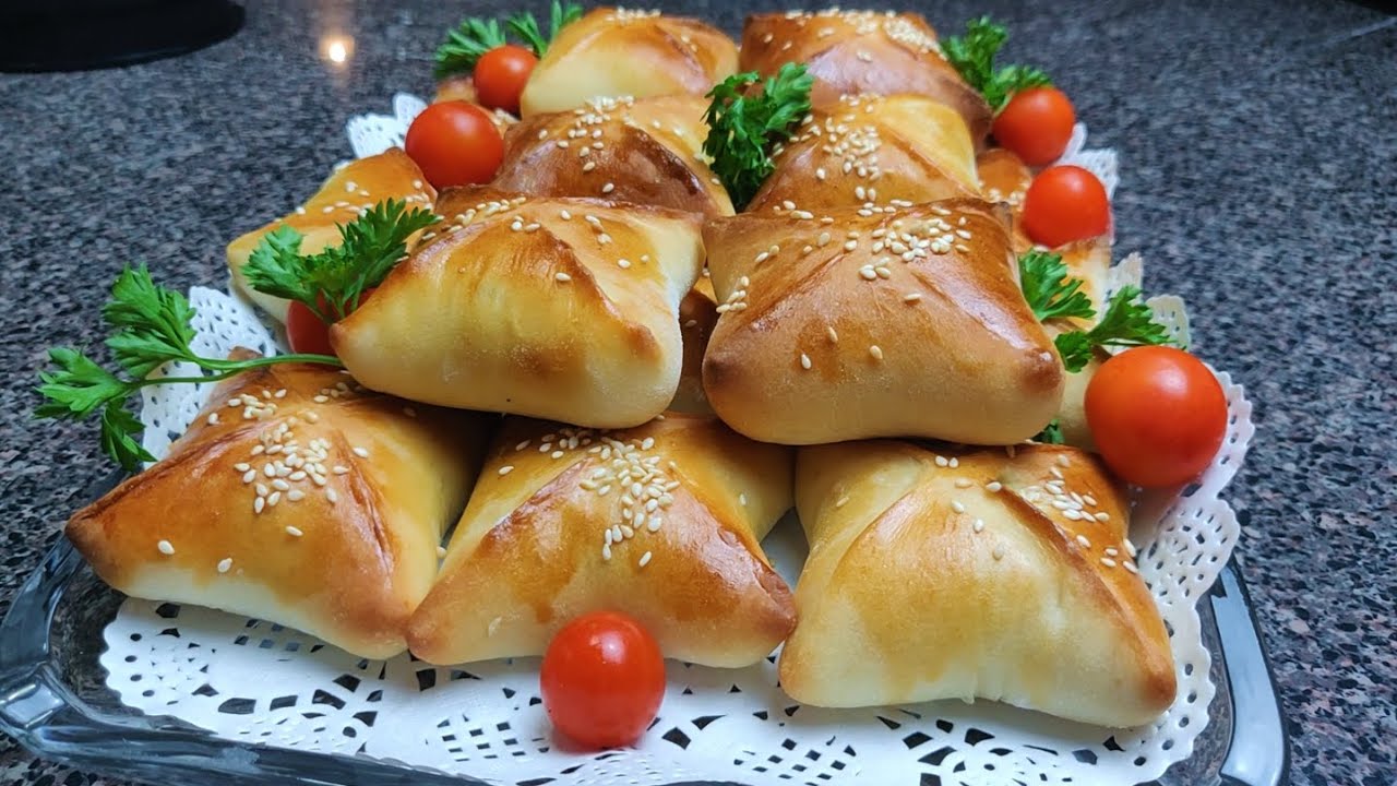 فطاير لحم - عجينة قطنية و حشوة طرية و شكل مميز