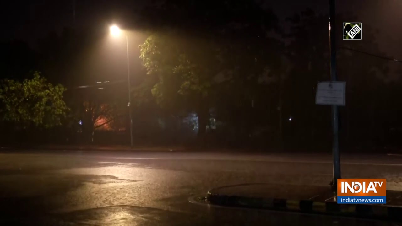 Rain lashes in parts of Delhi