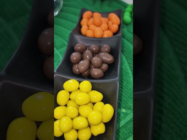 AMAZING YELLOW, ORANGE AND BROWN M&M's!!!! 😍😍 🍫 🌈 🌈 🌈 #amazing #shorts #chocolate class=