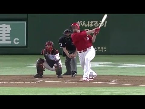 広島・エルドレッド　セ界トップタイ１１号「自分のスイングできた」2016年5月3日 広島カープ VS 読売ジャイアンツ