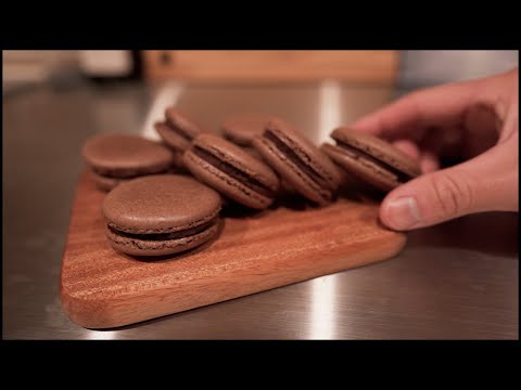 【休日のキッチン】ホワイトデーに贈るチョコレートマカロン　パパのお菓子作り#5