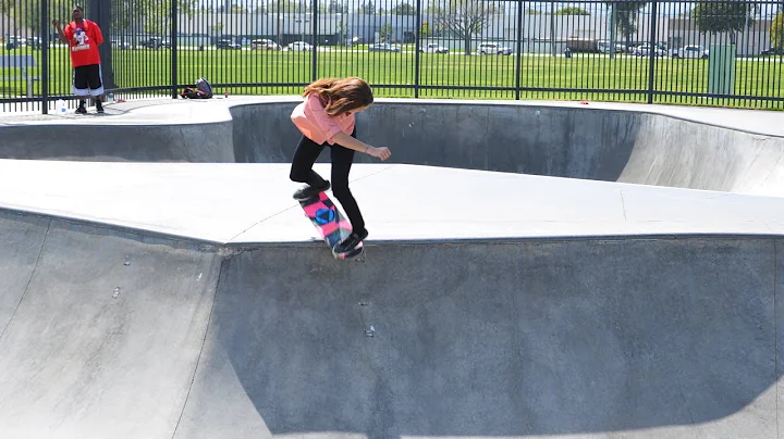 Blog Cam #52 - Skateboard Barbie and Teresa at Chi...