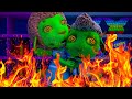 Família Zombie JANTAR DE FESTA | Crianças se transformam em zumbis |  Dibujos animados