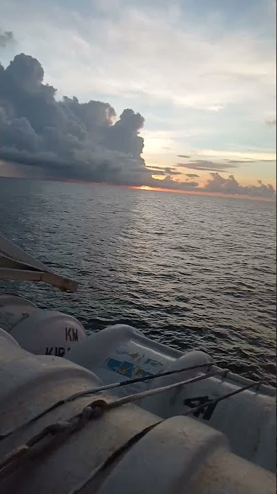 senja d tengah laut d atas kapal Fery dari Surabaya menuju sampit#shots