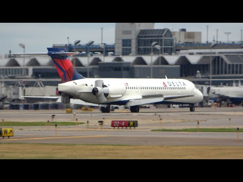 Delta B717-2BD Landing Runway 12R MSP Airport