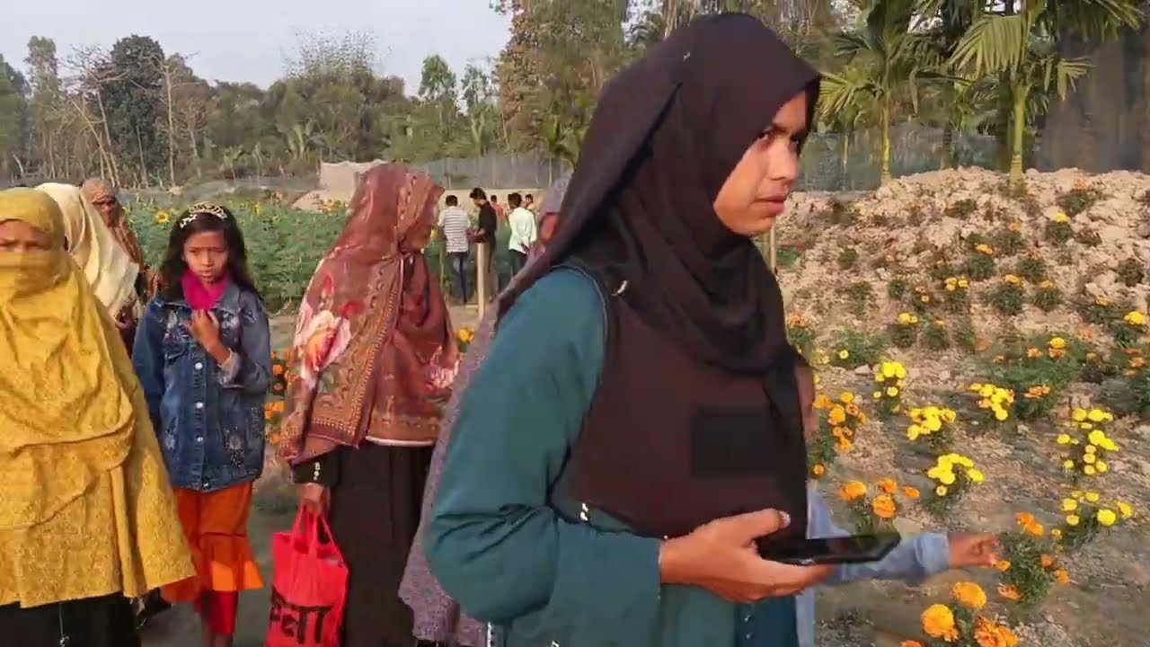 বন্ধুরা! ঘুরে আসলাম রৌমারীর ধর্মপুরের ফুলবাগান