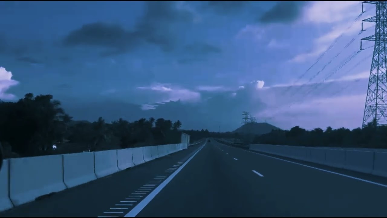 スリランカの高速道路で聴く山口百恵さんのいい日旅立ち！