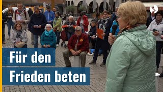 Würzburger beten für eine bessere Welt - Ökumenisches Friedensgebet am Würzburger Marktplatz