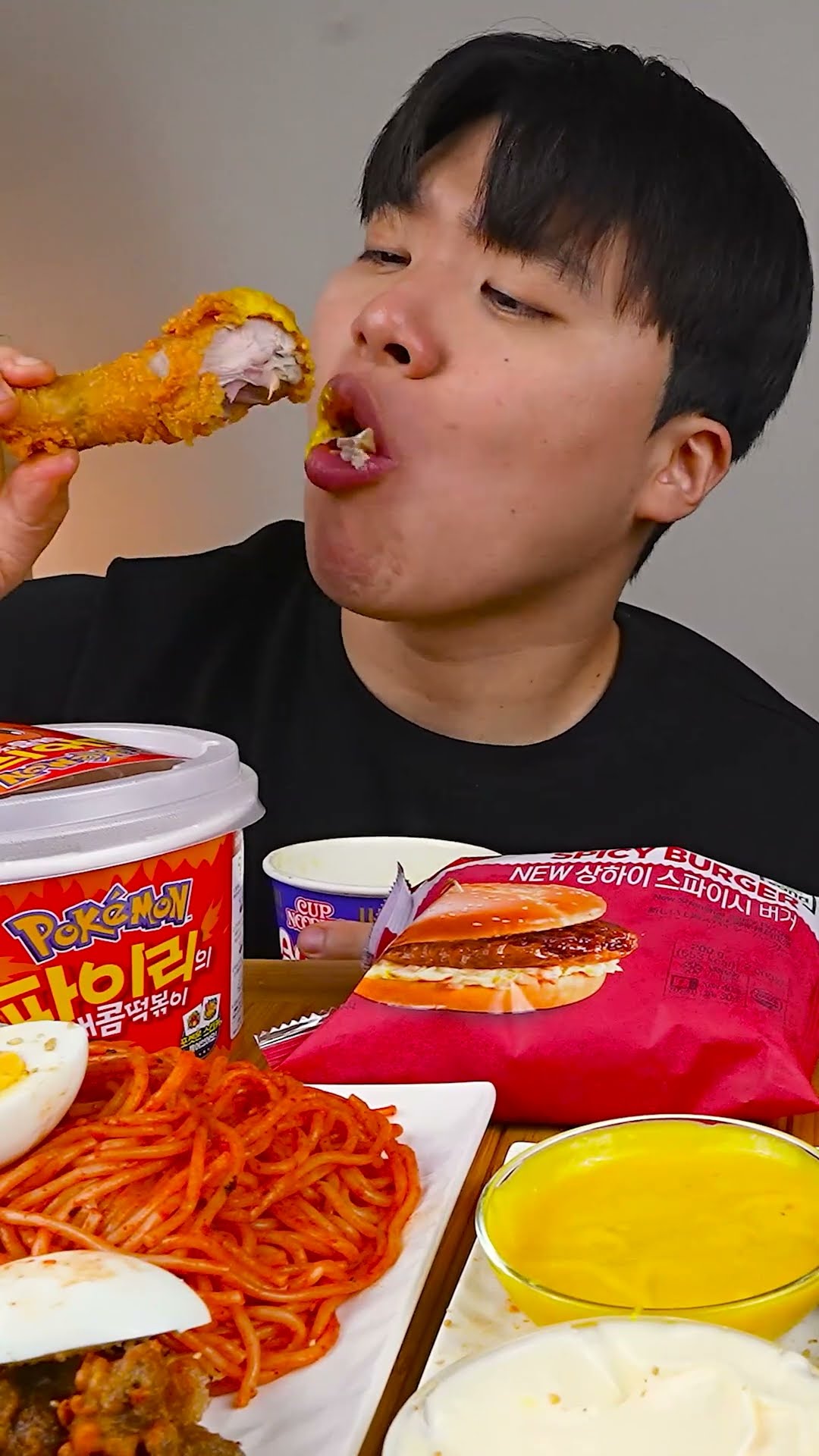 Fried chicken \u0026 Fire noodle \u0026 gimbab ??? #shorts