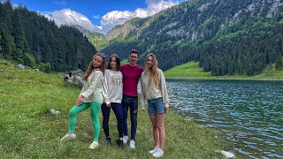 Вихідний з ТРЬОМА УКРАЇНОЧКАМИ на озері в Альпах, Швейцарія, Аппенцель (озеро Sämtisersee)