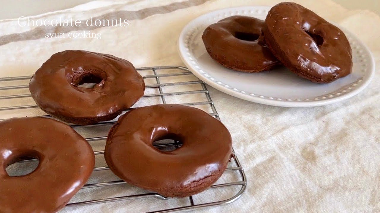 材料4つ 揚げないチョコドーナツ作り方 Chocolate Donuts 초코 도넛 Youtube