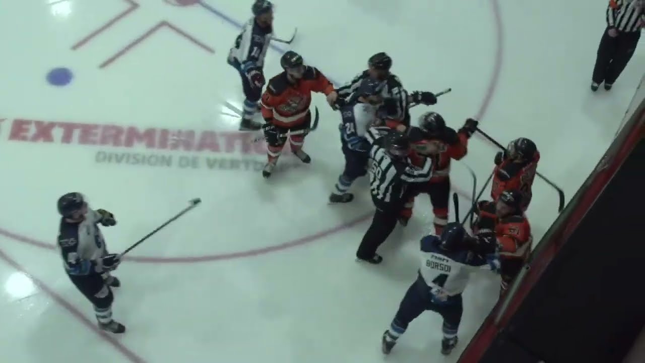 Christophe Losier tente de s'en prendre à Zachary Borsoi - 25-03-22