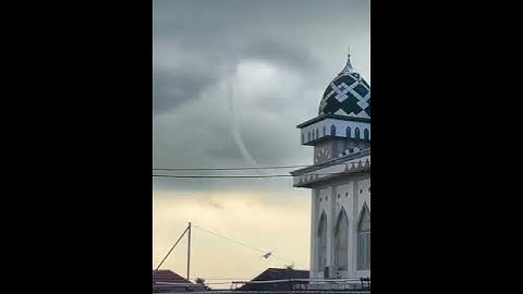 Penampakan Angin Puting Beliung #shorts #viralvideo