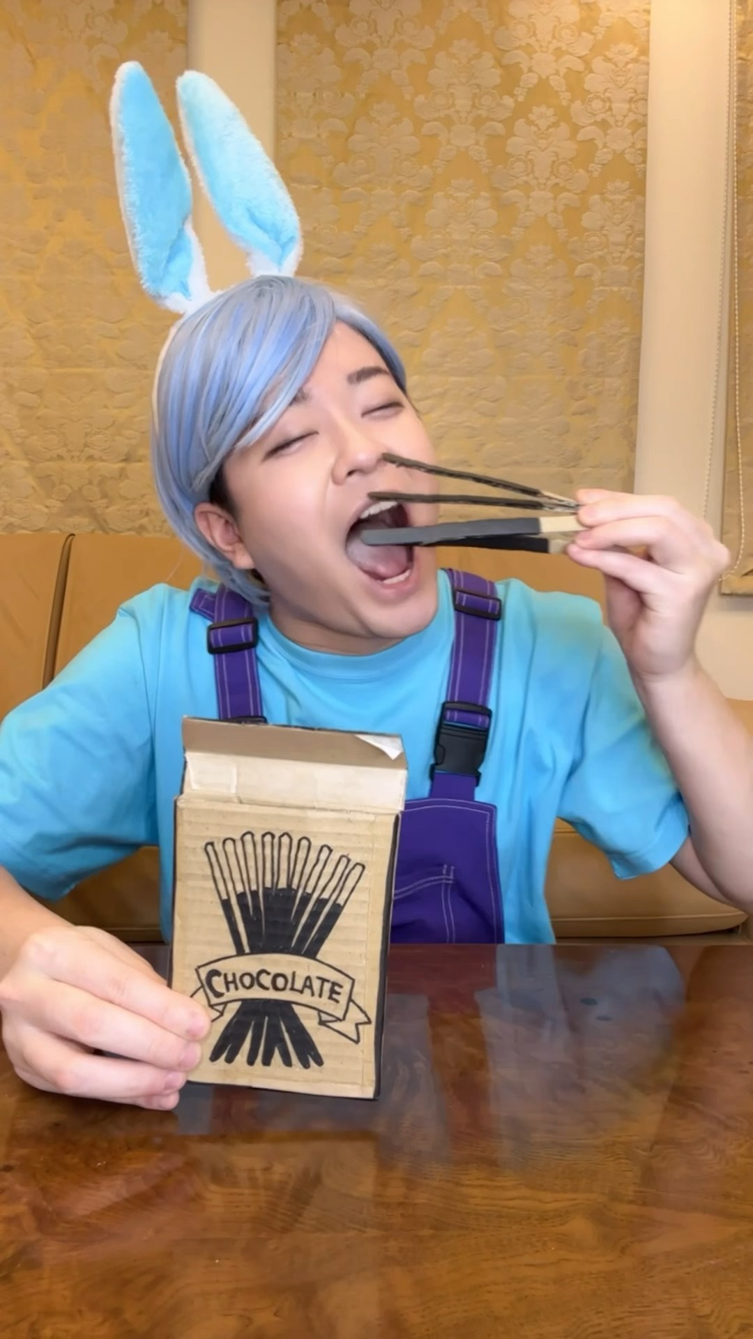 CRIMINAL WHO LICKED CARDBOARD CHOCOLATE！#asmr