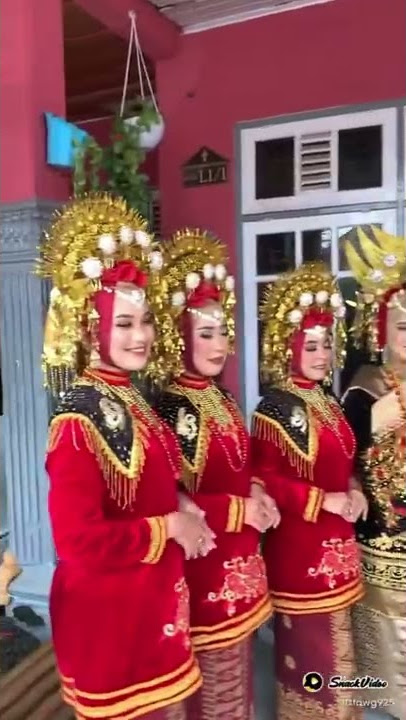 Gadis Minang Kabau memang sangat memukau, apalagi kalau nari