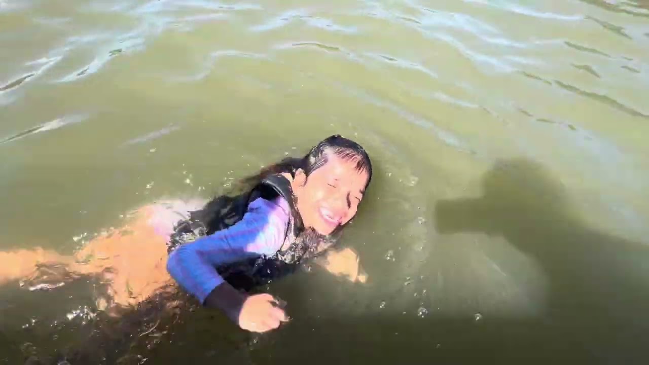 Mergulho  de criança - represa