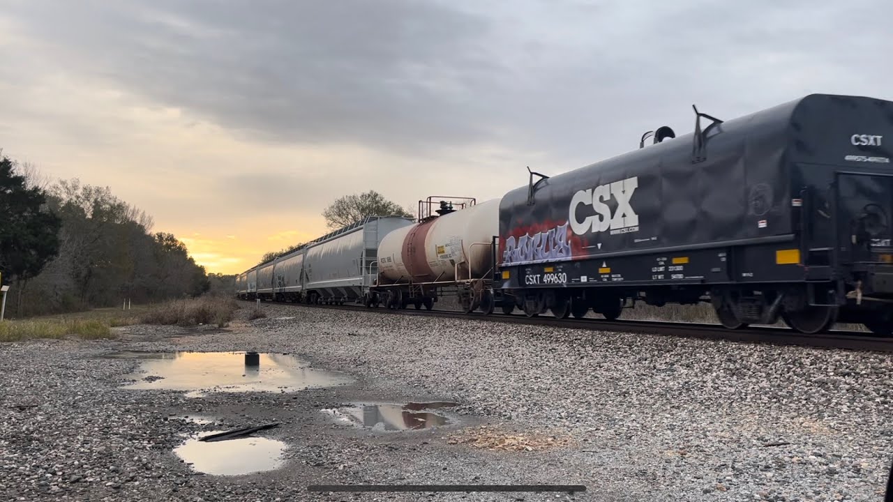 WB CSXLAL rolling into New Iberia past Darnell Crossing. This morning