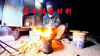 徒步穿沙公路去根河，户外徒步虽然累，但是每天能亲自做一顿美食还是很歉意的。