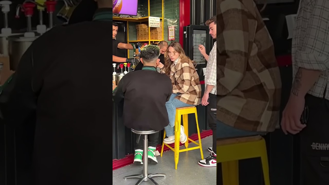 Guarda Broken Bar Stool Painful Prank 🤯 #shorts #prank #bar #pain su YouTube Guarda Broken Bar Stool Painful Prank 🤯 #shorts #prank #bar #pain su YouTube