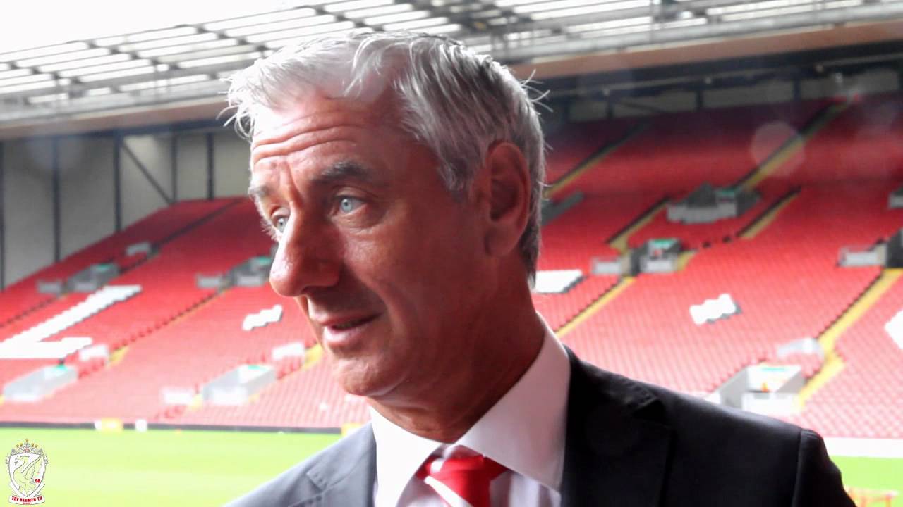 Liverpool legend Ian Rush reveals details of his conversation with Mohamed Salah regarding his future plans.