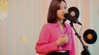 Video voorbeeld van "Anggi Marito - Tak Segampang Itu | Live at Voks Music Room"