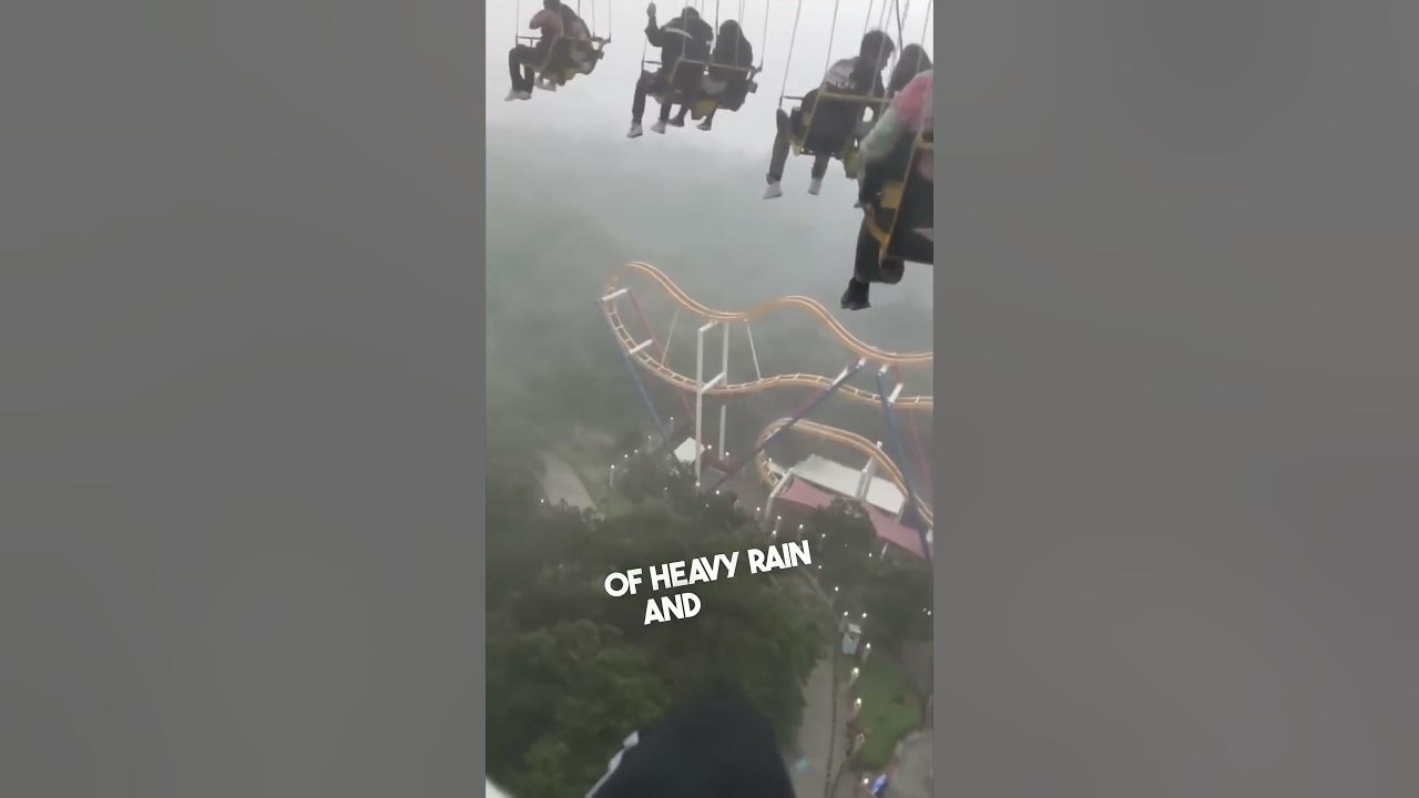 They got stuck on a theme park ride during a storm 😳