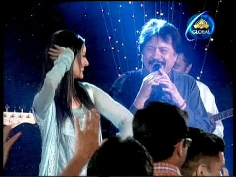 Kameez Teri Kali live song by Attaullah Khan Esakhelvi in Eid Show