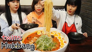 Jumbo Jjamppong Mukbang (Spicy Noodles) with my Twin Sister and Mommy / Eating Sound