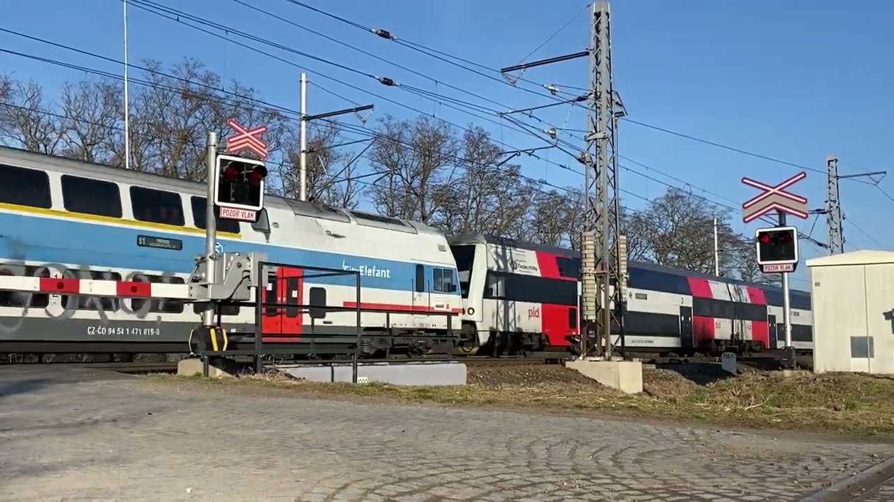 Železniční přejezd Velim #2