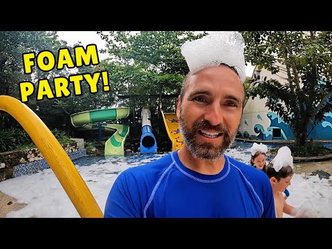 $3 Water Park (Bugis Adventure) in Makassar, Indonesia 🇮🇩 | Seluncuran Kolam Renang