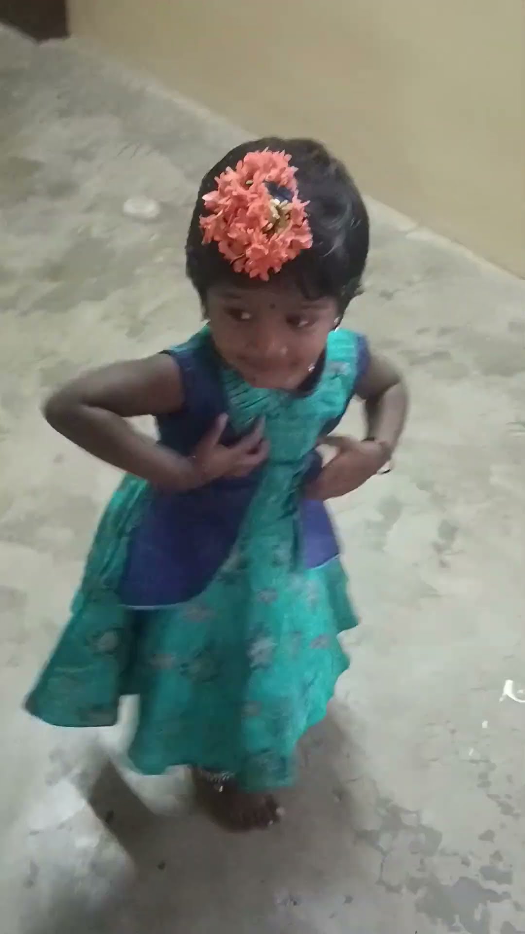 👸எங்க வீட்டு இளவரசி🏠 - ShareChat