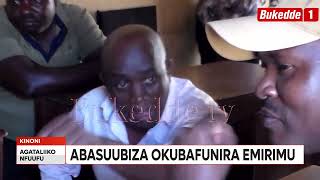 Agataliikonfuufu: Poliisi ekutte Taata abadde afera abantu  mu nsimbi ng'abasuubiza emirimu