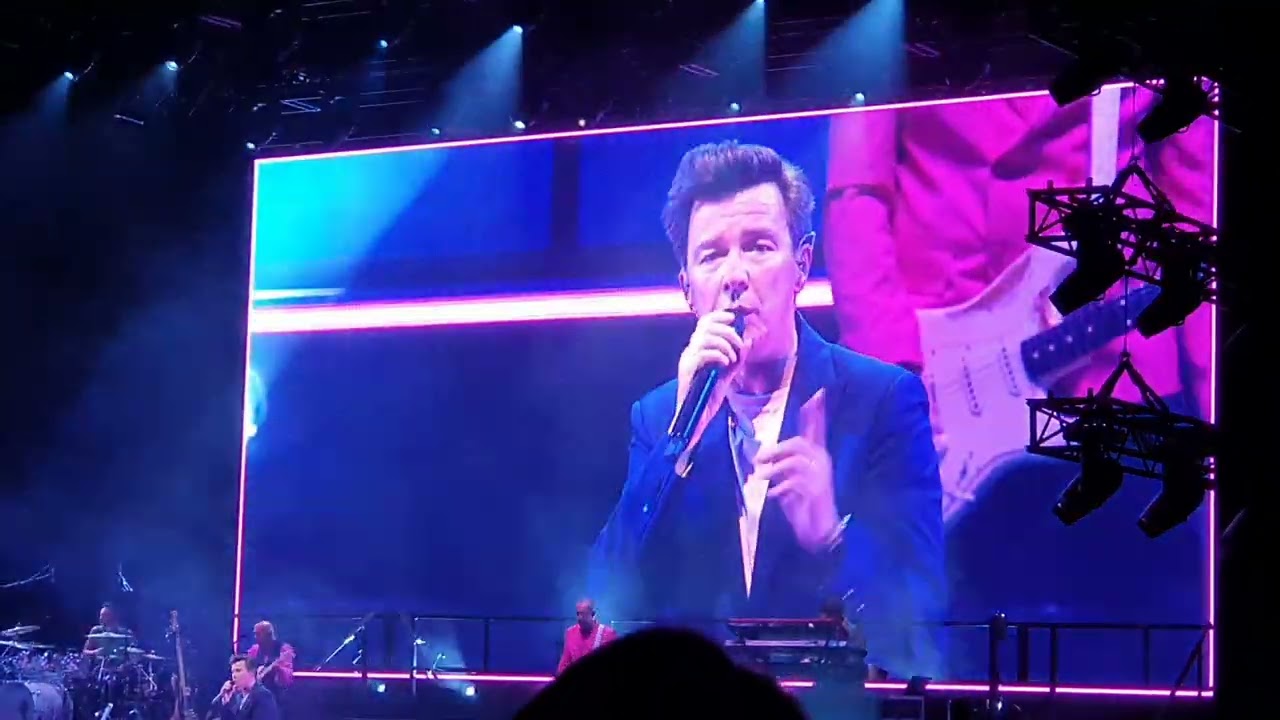 Rick Astley free NHS gig Manchester 2021(2)