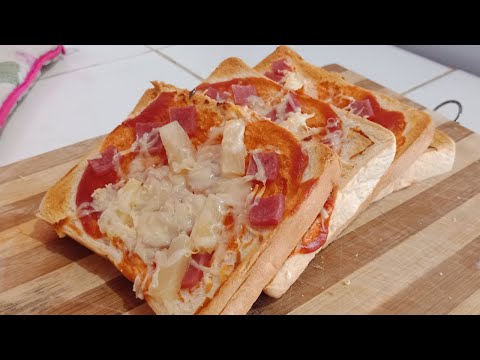 How To Make a Hawaiian Pizza Using Loaf Bread