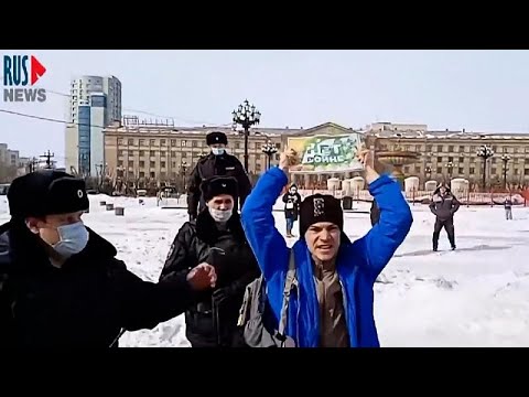 Police detain hundreds of Russians protesting across the country against war in Ukraine