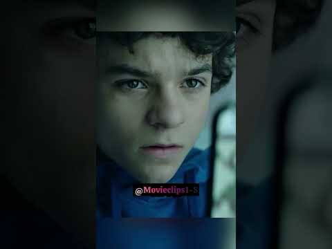 پسری جوان همراه با کودکی خردسال در محاصره ی زامبی ها گرفتار میشه و اما زامبی ترسناک