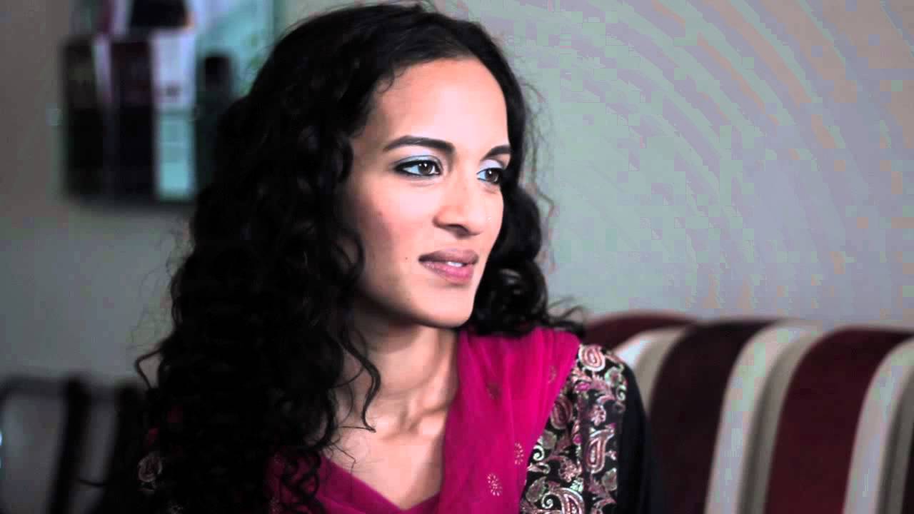 Interview de Anoushka Shankar pour l'album "Traveller" YouTube