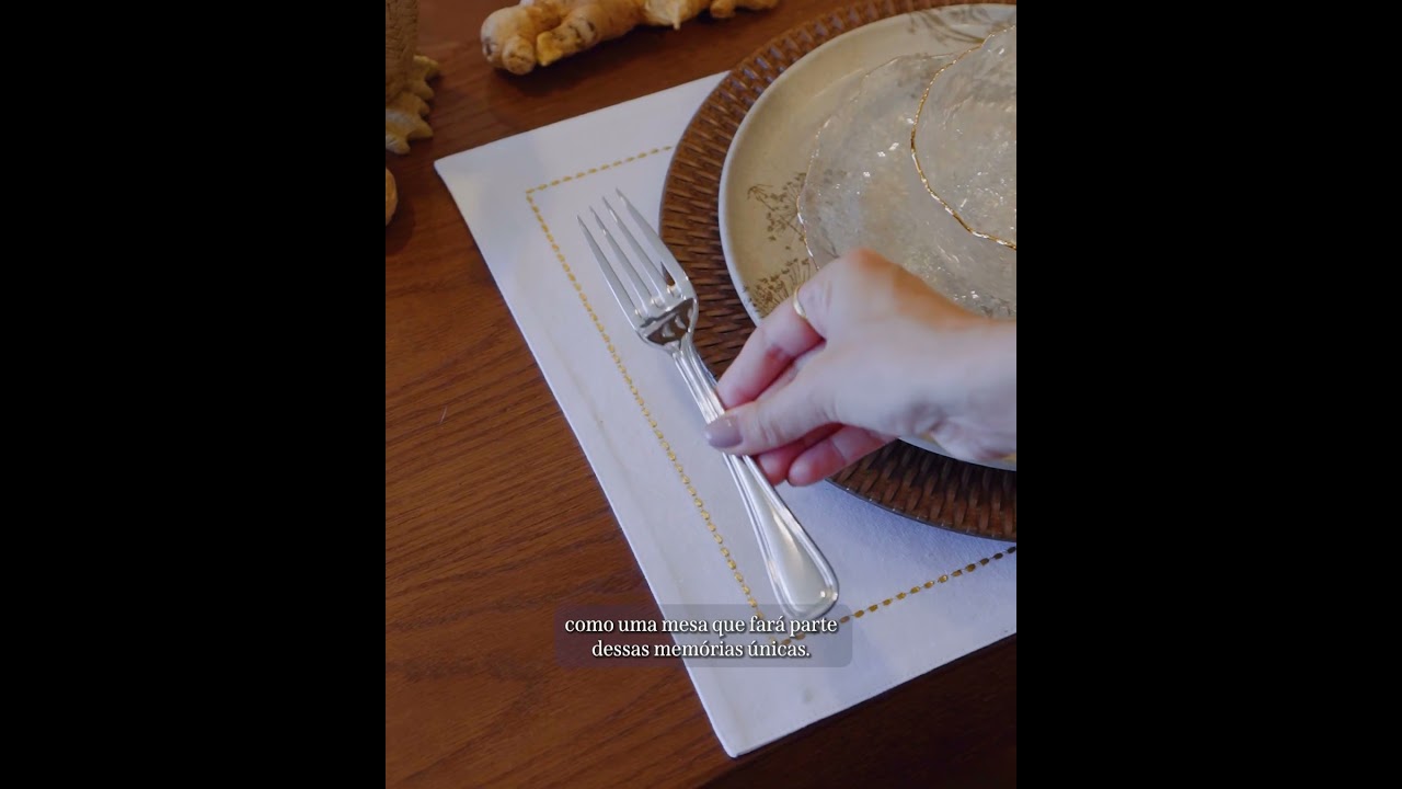 Montagem de Mesa Luxuosa para Festas de Final de Ano: Elegância e Tradição