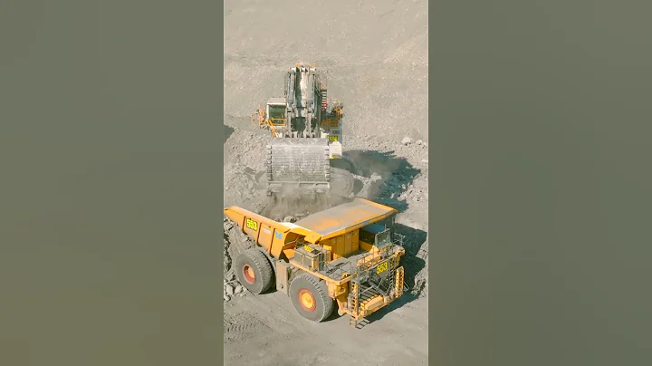 600 TONS of Earth Moving Power!