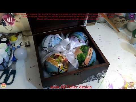 Sfaturi de cadouri minunate - Set de cutie din lemn, pictata manual si 4 globuri din sticla, pictate