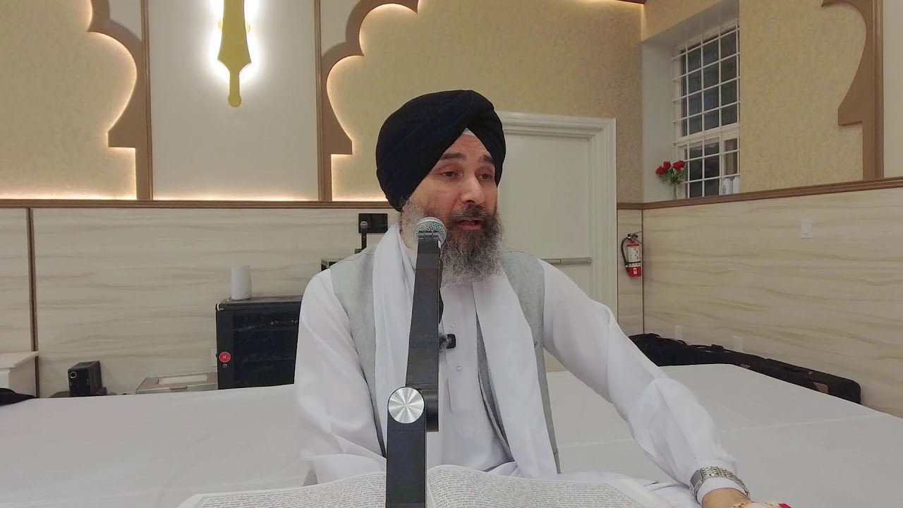 ਸਲੋਕੁ ਮਃ ੩ ॥ ਇਸੁ ਜਗ ਮਹਿ ਸੰਤੀ ਧਨੁ ਖਟਿਆ ਜਿਨਾ ਸਤਿਗੁਰੁ ਮਿਲਿਆ ਪ੍ਰਭੁ ਆਇ ॥