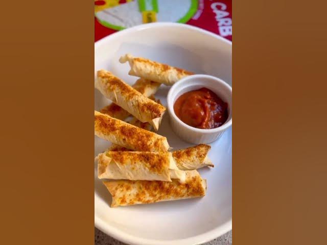 🍕Baked Pizza Mozzarella Sticks!She dipped them in Pizza Sauce for a Yummy Pizza taste!