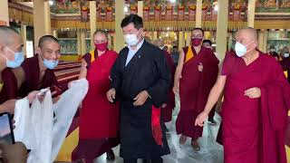 སྲིད་སྐྱོང་བློ་བཟང་སེང་གེ་མཆོག་སེ་ར་ཐེག་ཆེན་གླིང་དུ་གཞུང་འབྲེལ་འཚམས་གཟིགས་སྐོར་གྱི་རྣམ་པ་ཟུར་ཞིག སྲིད་སྐྱོང་བློ་བཟང་སེང་གེ་མཆོག་སེ་ར་ཐེག་ཆེན་གླིང་དུ་གཞུང་འབྲེལ་འཚམས་གཟིགས་སྐོར་གྱི་རྣམ་པ་ཟུར་ཞིག