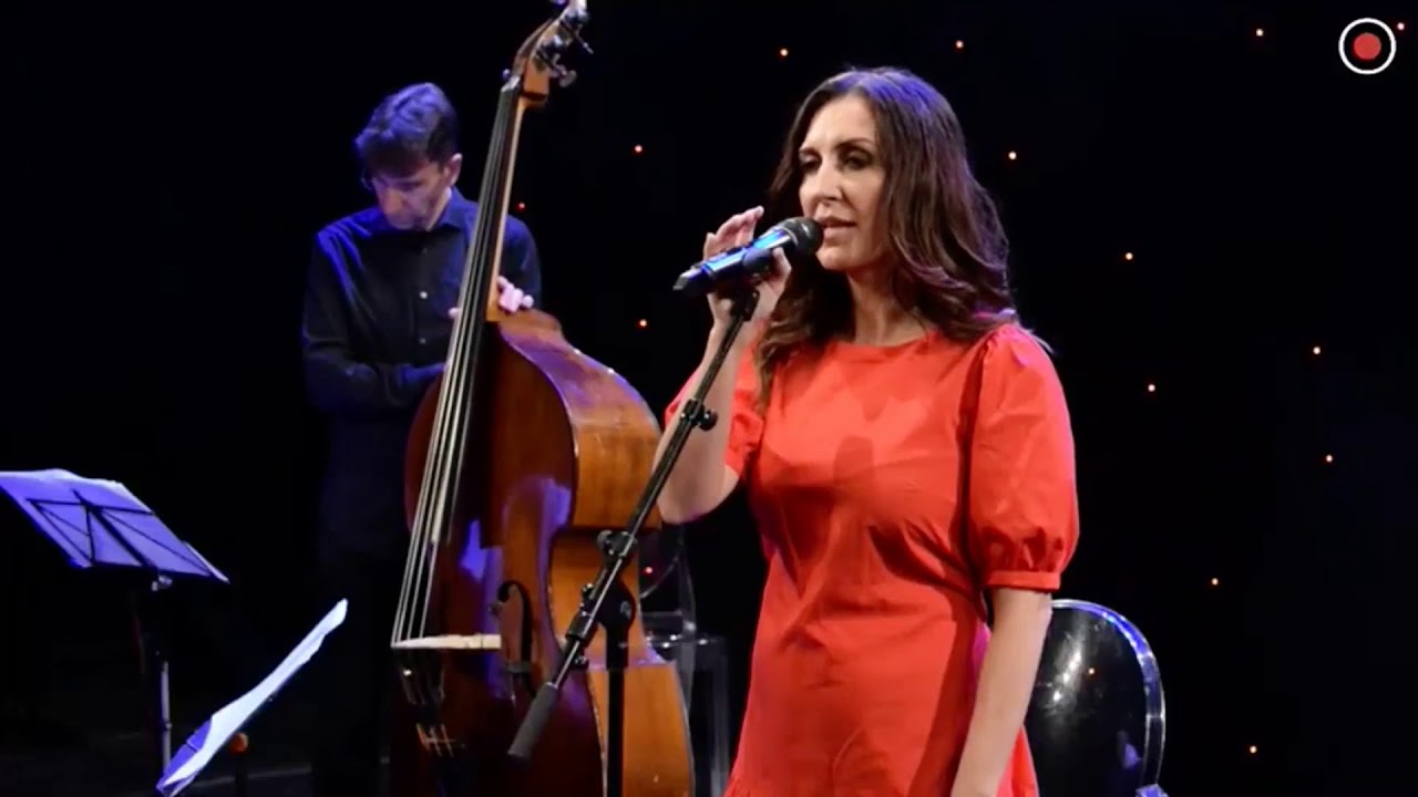 Radka Fišarová - Před samotou se neschováš (Studio Dva - JSME S VÁMI)