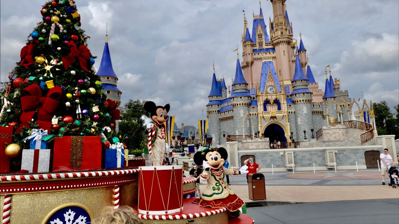 Magic Kingdom 2020 Christmas Cavalcades - FULL Experience in 4K | Walt Disney World Orlando Florida